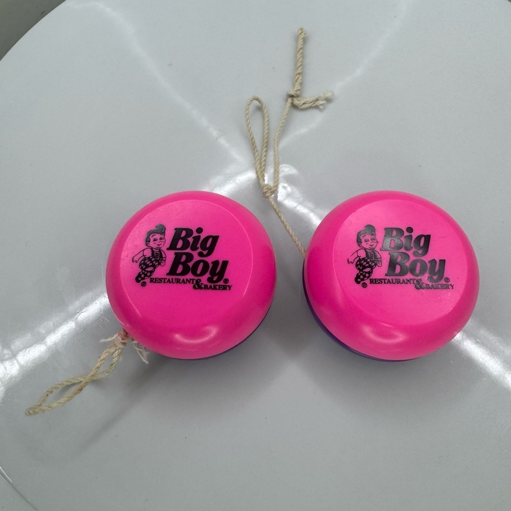 Vintage Big Boy Restaurant & Bakery Yo-Yos Pink/Purple Logo Toys 1980s Lot of 2